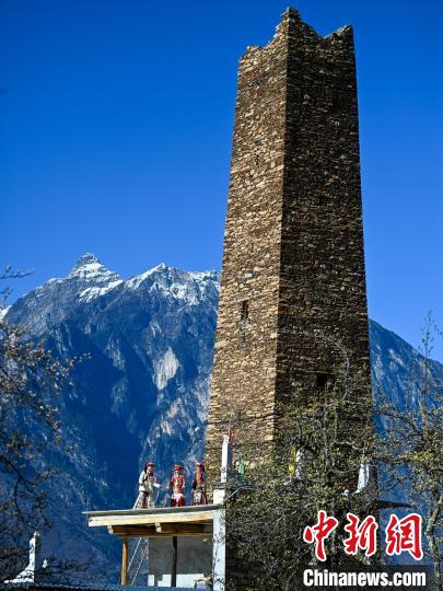 四川丹巴:春日藏寨美如画