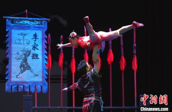 杂技剧《百戏梦幻夜》在江西南昌上演 展现杂技坚守与传承故事