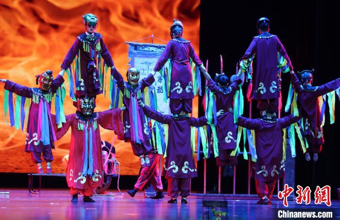 杂技剧《百戏梦幻夜》在江西南昌上演 展现杂技坚守与传承故事