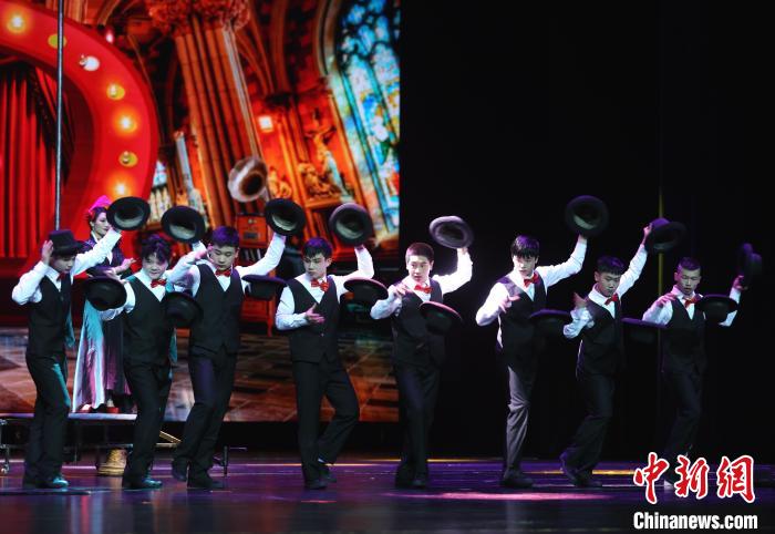 杂技剧《百戏梦幻夜》在江西南昌上演 展现杂技坚守与传承故事