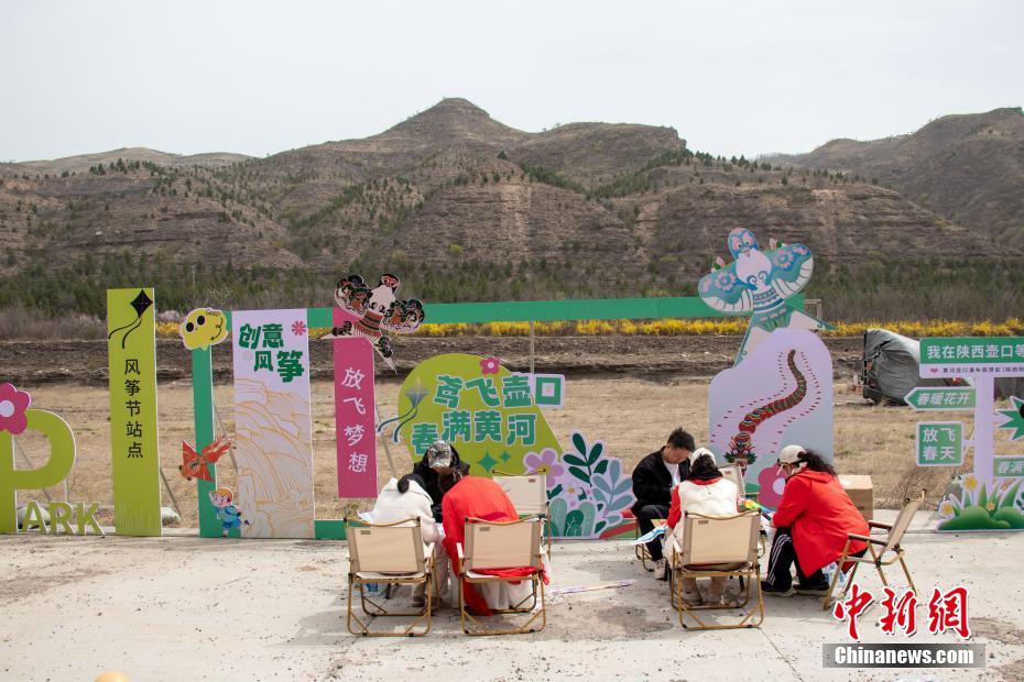 清明假期陕西黄河壶口瀑布现清瀑飞流 壮美景观引游人