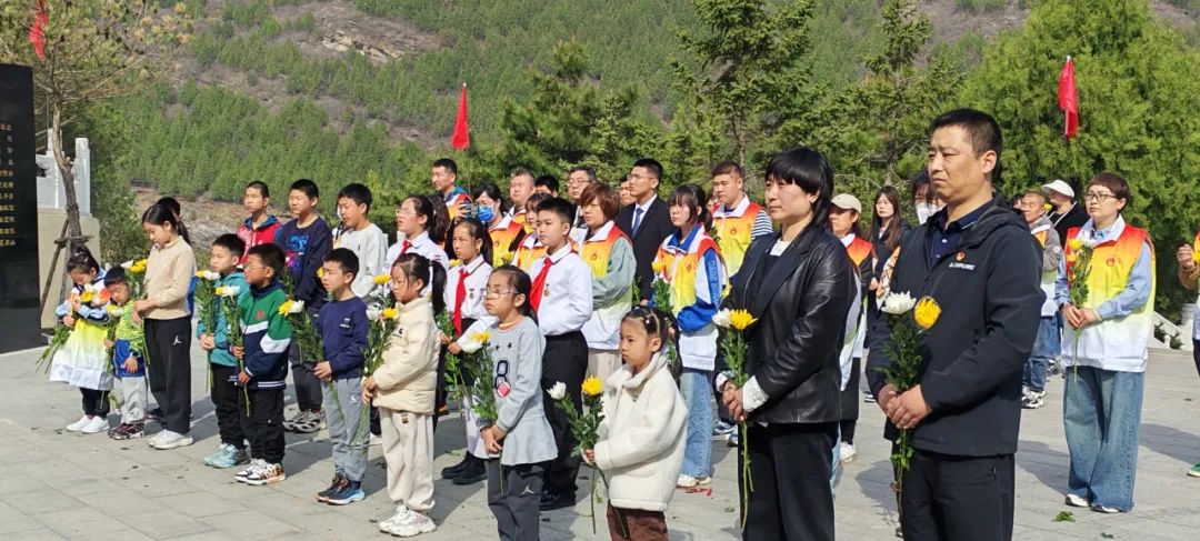 英魂千秋照山河 精神永驻励后人——房山区光荣院开展清明祭扫活动