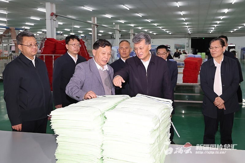 马兴瑞深入阿拉尔市和玛纳斯县调研重点产业发展工作