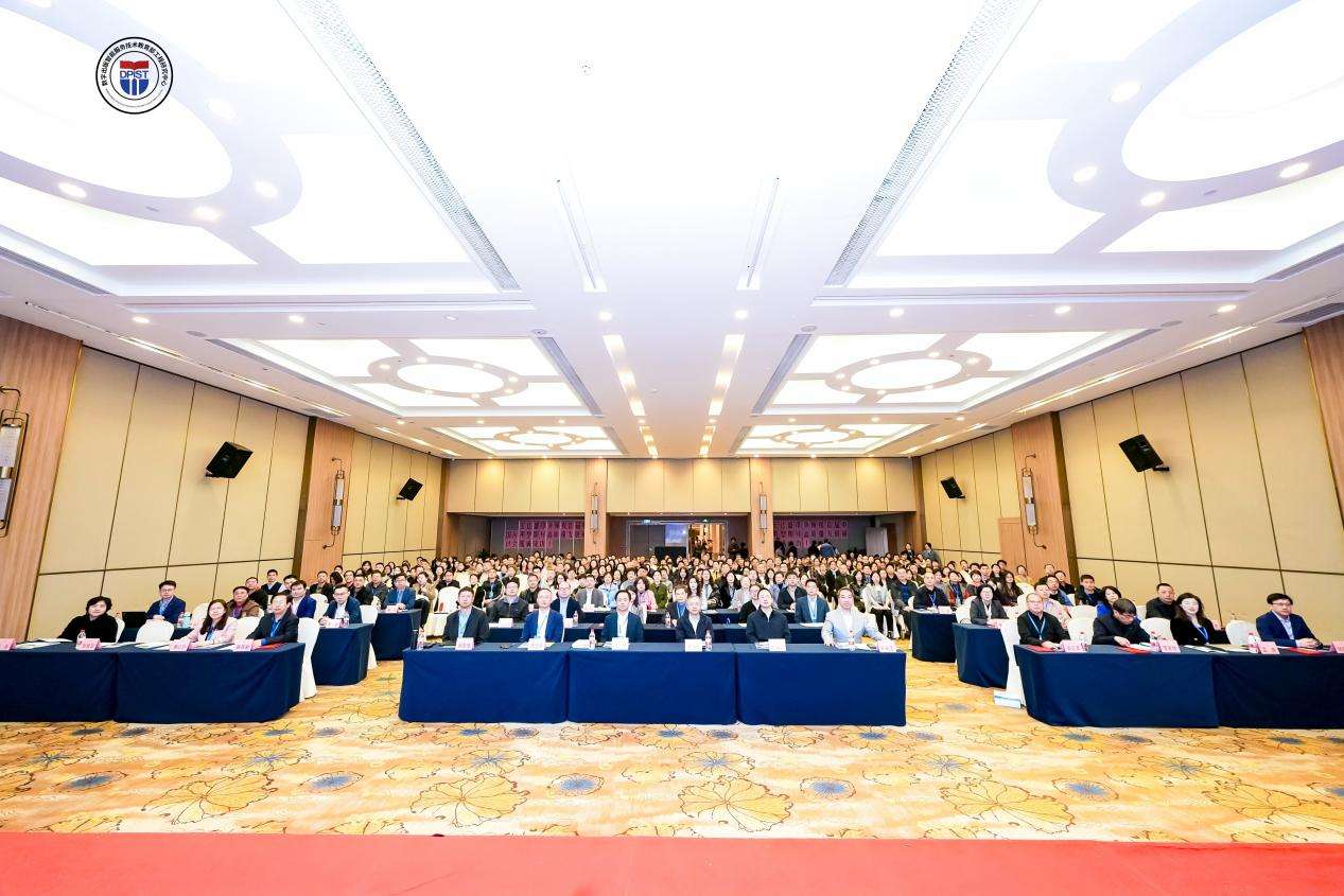 首届中国应用型期刊高质量发展研讨会在武汉举行