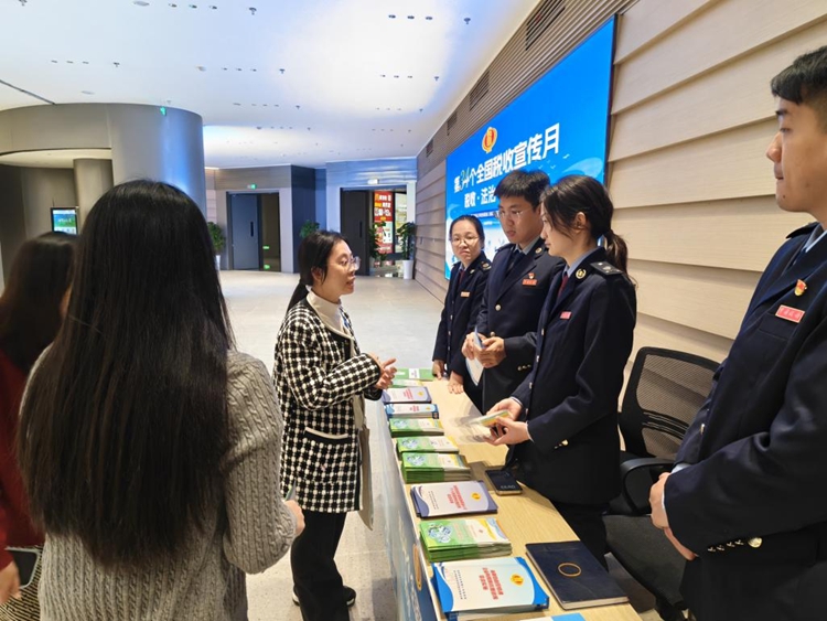 春风税语遍椰城 多维宣传促合规——海南省海口市税务系统掀起第34个税收宣传月热潮 春风税语遍椰城 多维宣传促合规——海南省海口市税务系统掀起第34个税收宣传月热潮