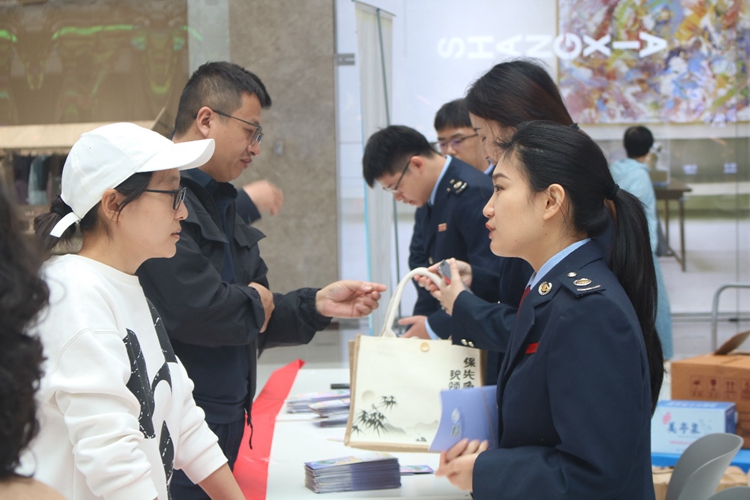春风税语遍椰城 多维宣传促合规——海南省海口市税务系统掀起第34个税收宣传月热潮 春风税语遍椰城 多维宣传促合规——海南省海口市税务系统掀起第34个税收宣传月热潮