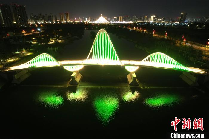 陕西咸阳平沙落雁桥夜景如画