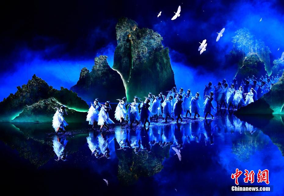 福建武夷山：大型文旅山水史诗《月映武夷》亮相