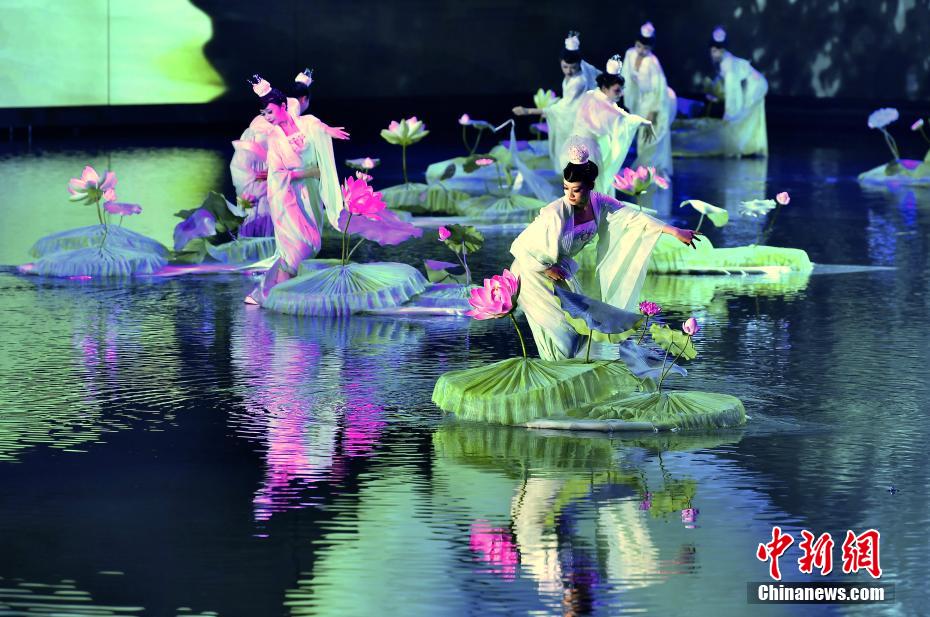福建武夷山：大型文旅山水史诗《月映武夷》亮相