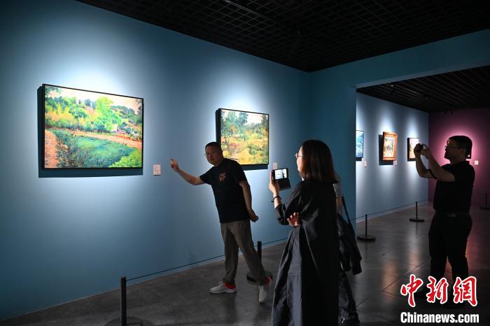四川油画艺术家40年创作千余幅乡村主题作品