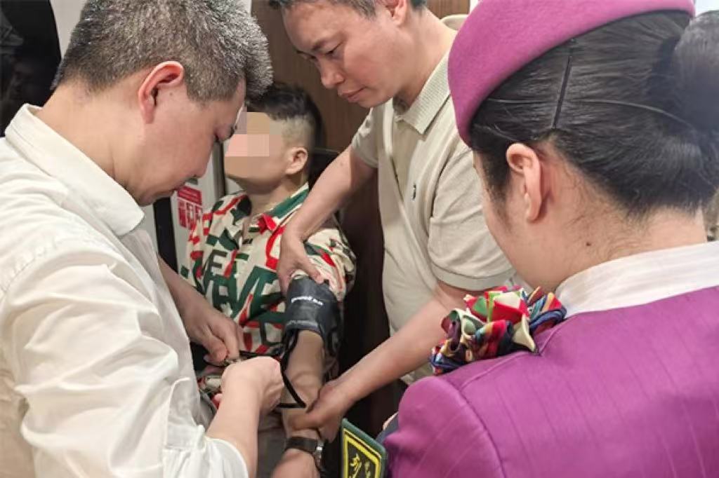 渝贵高铁上的紧急救援 多部门联动守护旅客平安