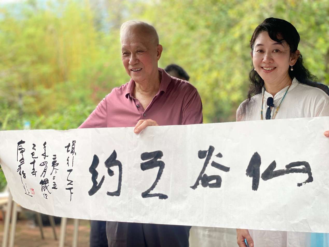 广东省写作学会组织文艺名家走进白云山 广东省写作学会组织文艺名家走进白云山