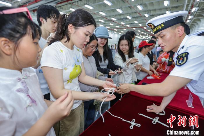 海南舰首次面向中国内地公众开放