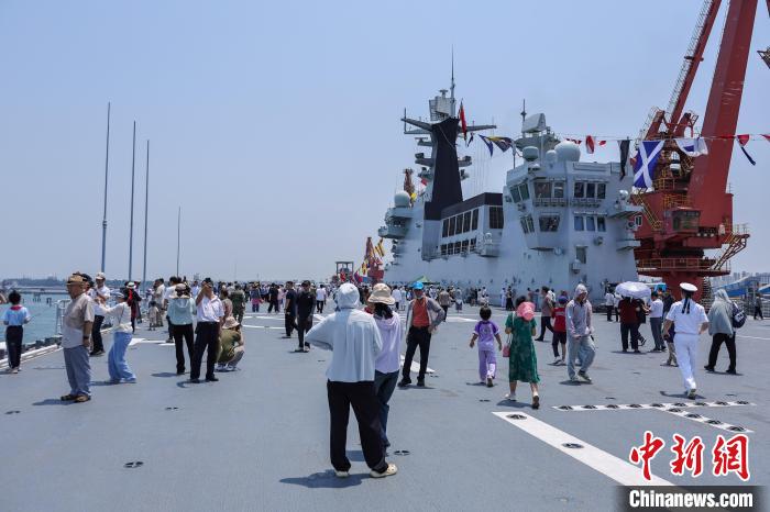 海南舰首次面向中国内地公众开放