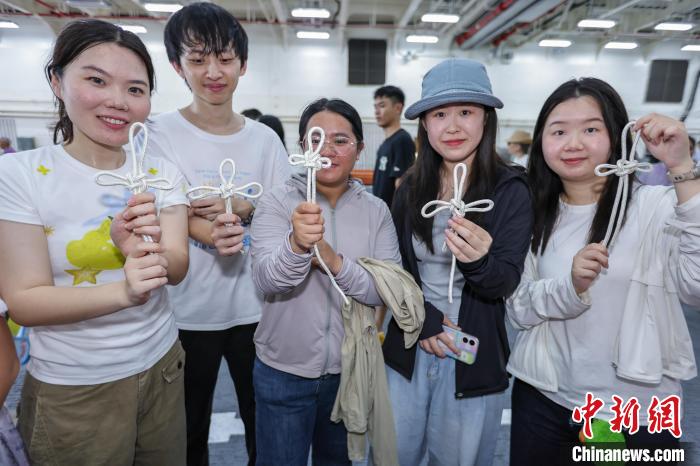 海南舰首次面向中国内地公众开放