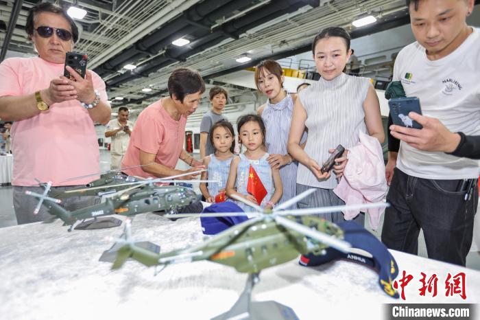 海南舰首次面向中国内地公众开放