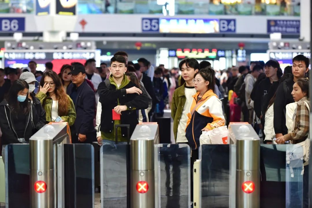 新疆铁路“五一”假日运输期预计发送旅客167.3万人次