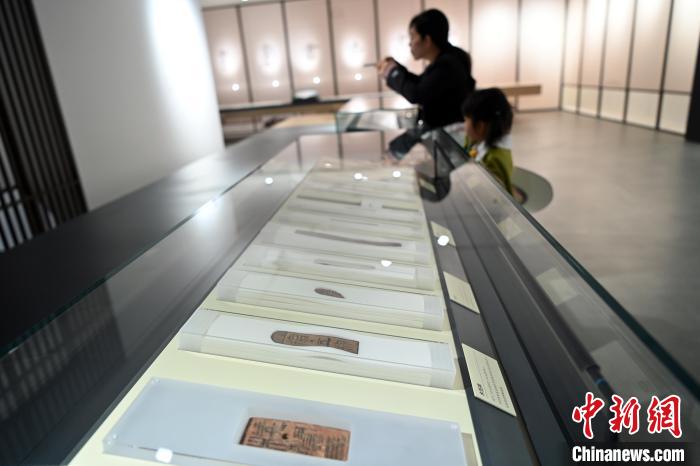 甘肃兰州:在千年简牍中探寻丝路历史