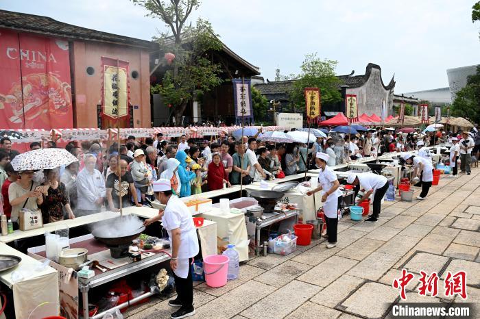 福州：闽都鼎边民俗文化嘉年华启幕
