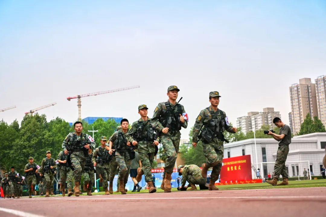 蓝天文化丨这场军事体育运动会,每帧都是战斗力!