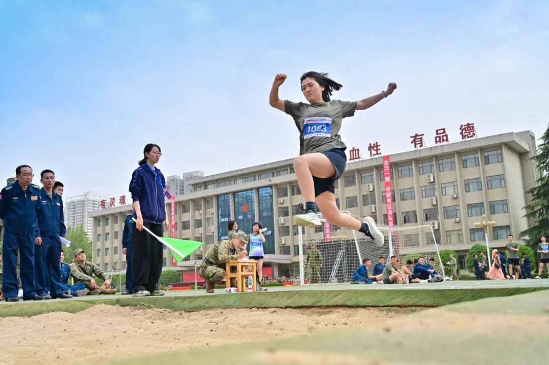 蓝天文化丨这场军事体育运动会,每帧都是战斗力!
