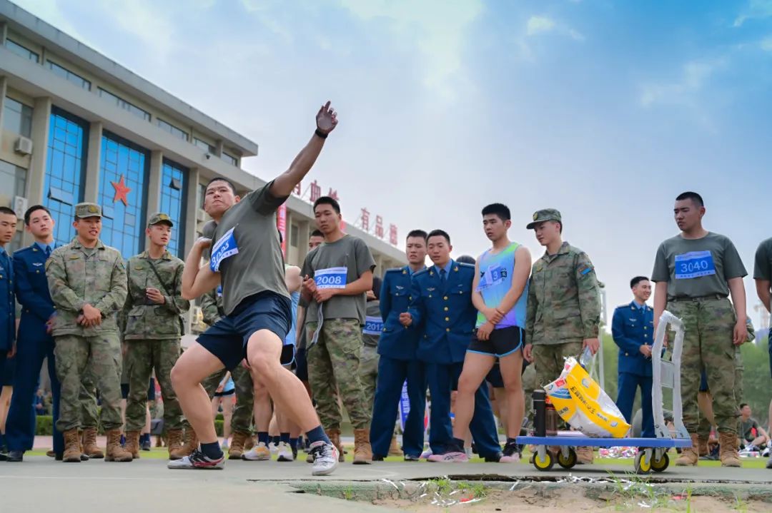 蓝天文化丨这场军事体育运动会,每帧都是战斗力!