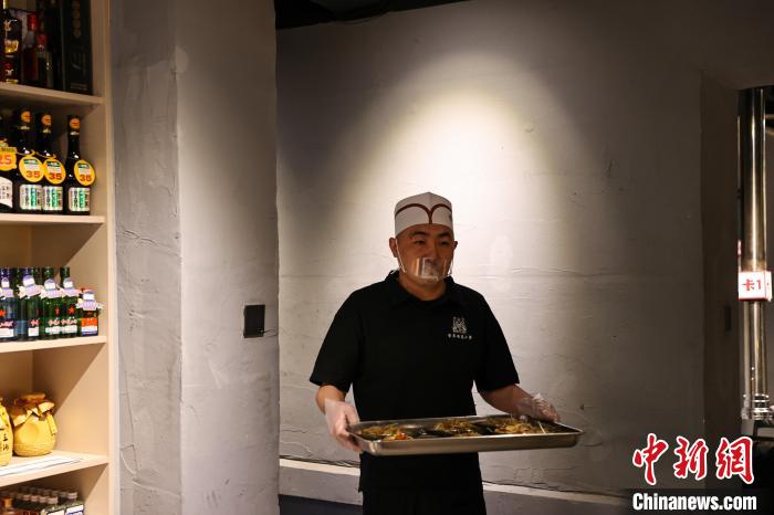 辽宁丹东:炭火上的魅力织就独特边境风味