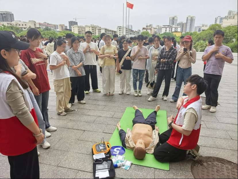 南华大学第一期救护员培训开展