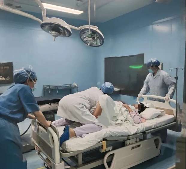 定格护理温情瞬间 上海中医药大学以临床故事育护理人才