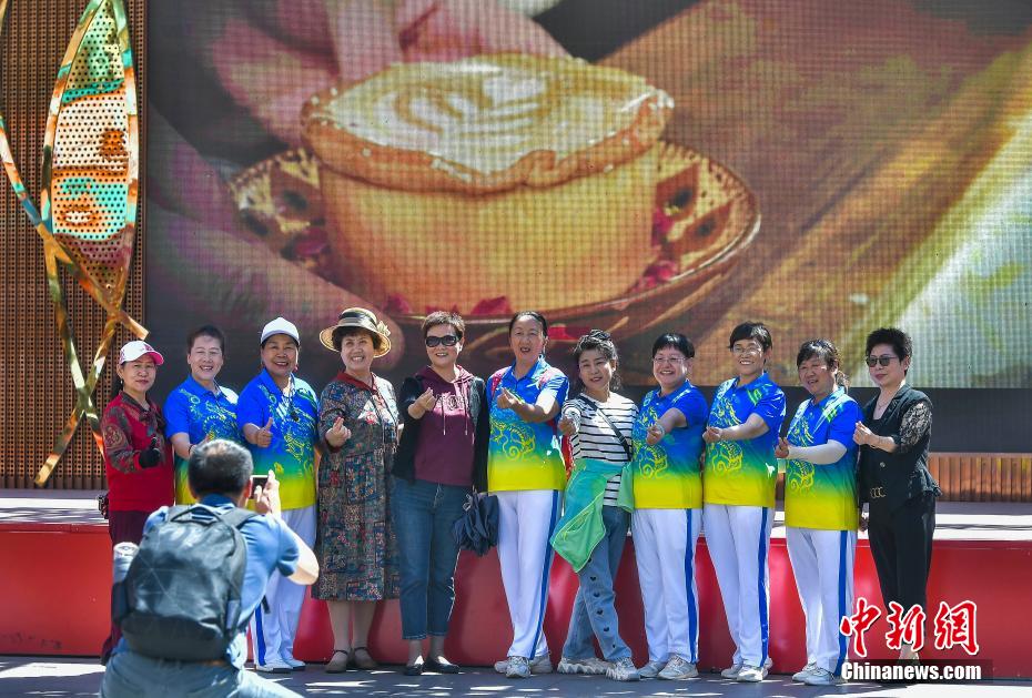 新疆各地旅游市场升温 新疆各地旅游市场升温