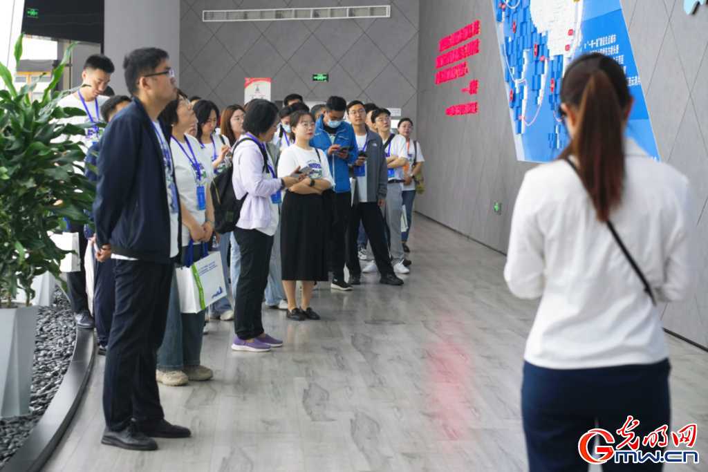 “5·21 我爱你多一点” 2025连云港市“人才日”暨大学生毕业季活动举行