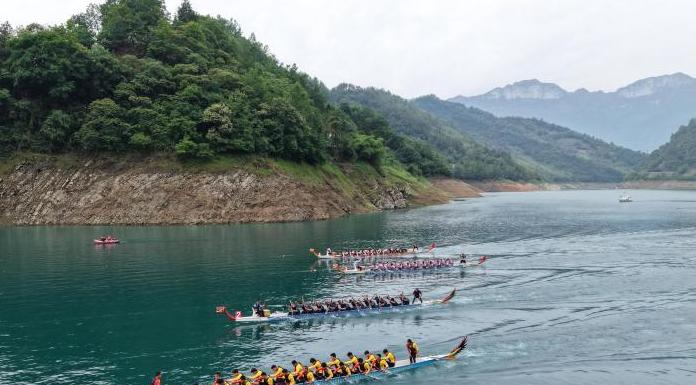 龙舟竞渡迎端午 第十八届芙蓉江龙舟锦标赛精彩上演 龙舟竞渡迎端午 第十八届芙蓉江龙舟锦标赛精彩上演