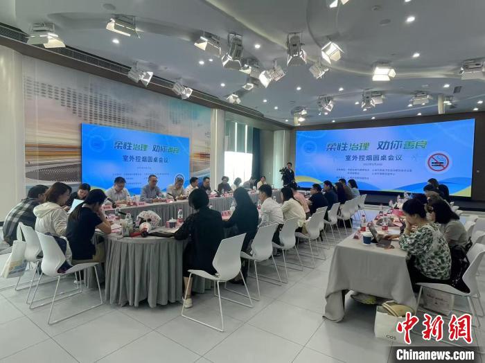 如何解决室外“游烟”治理难题?上海探索“柔性劝导+多元共治”新模式