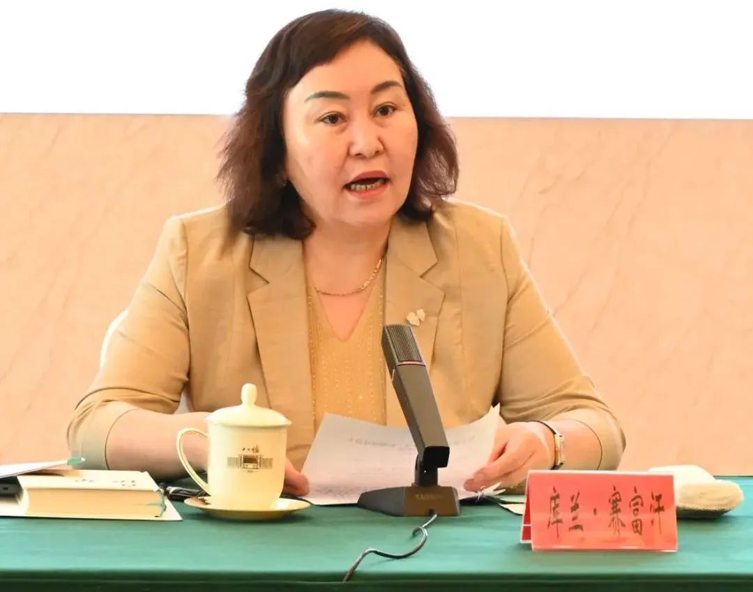 深化文化润疆实践 共话文学时代价值 | 王蒙《在伊犁》研讨会在乌举行