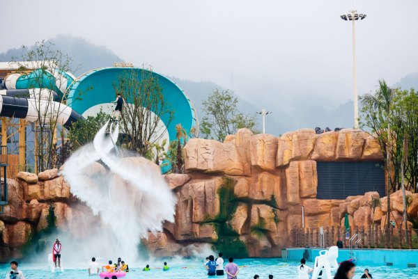 夏日文旅新地标 来重庆璧山梦界水世界感受“水+烟花”新体验