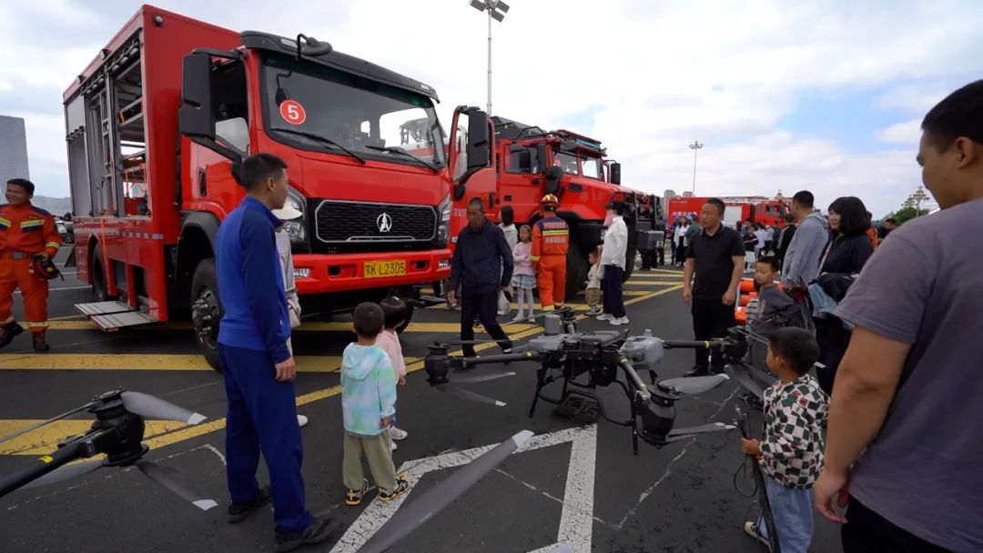 “粽”享“六一”时光 安全唱出“好戏”——鄂尔多斯市举行2025年“安全生产月”主题宣传活动侧记