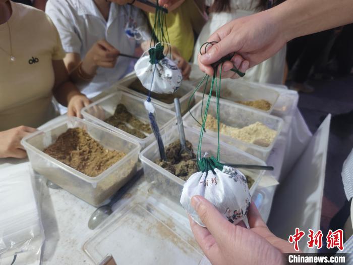 探访江西“中医夜市”:当药香邂逅烟火气