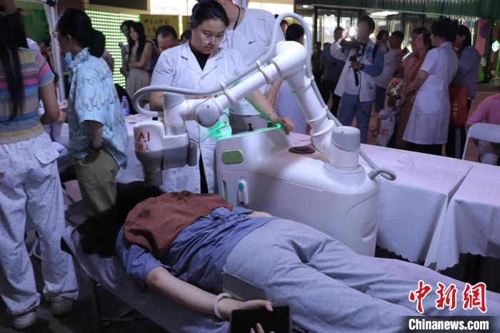 探访江西“中医夜市”:当药香邂逅烟火气