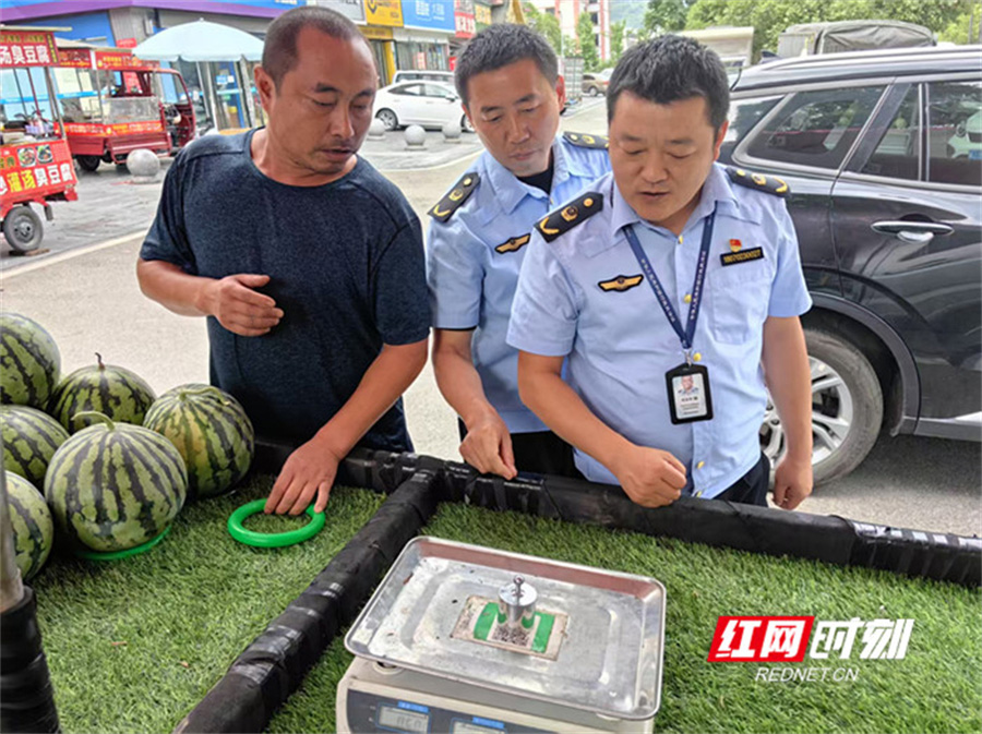 武陵源区:引导摊贩诚信经营 筑牢景区食安防线 未标题-2.jpg