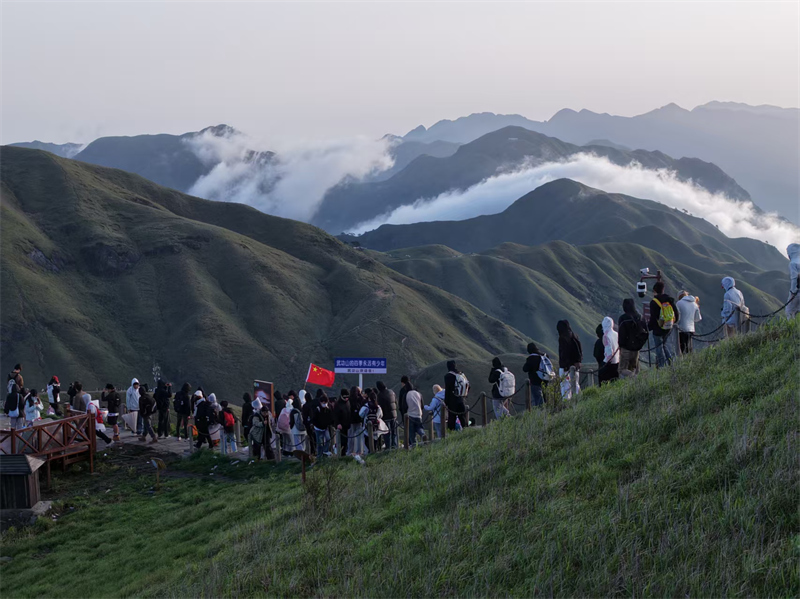 美景+体验 江西武功山圈粉年轻人 美景+体验 江西武功山圈粉年轻人