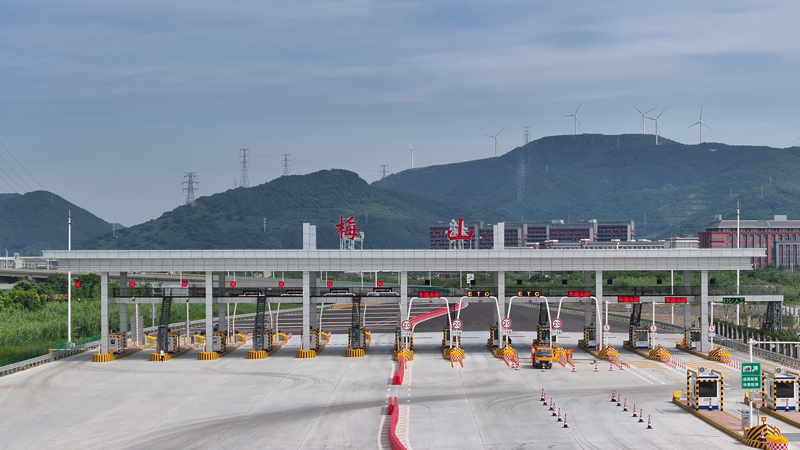 宁波舟山港六横公路大桥一期正式通车 宁波舟山港六横公路大桥一期。罗博文摄