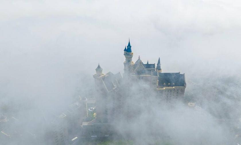 大连星海湾现“云端仙境”奇观