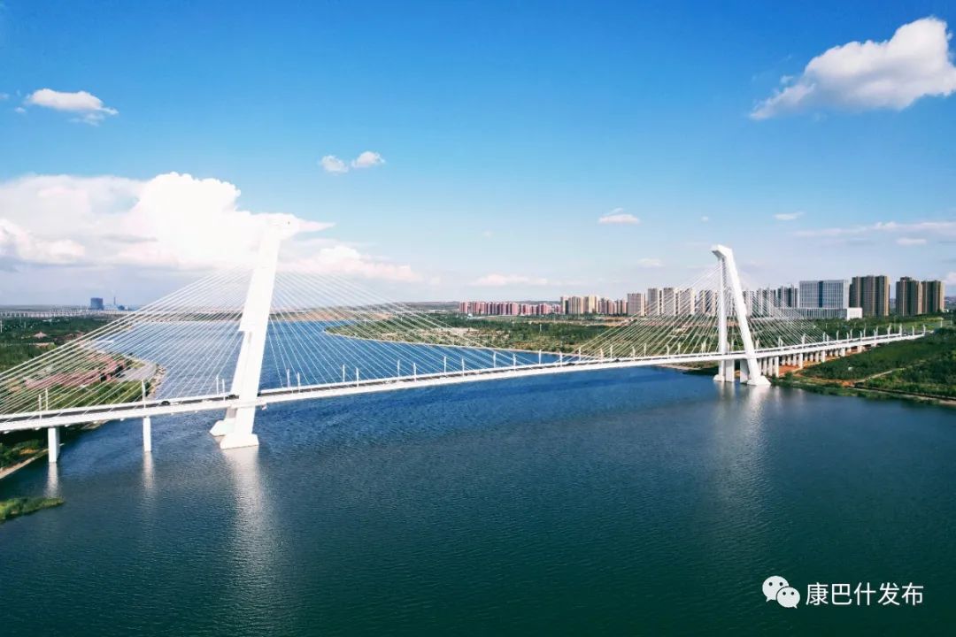 在康巴什看河畅水清鸟翩跹