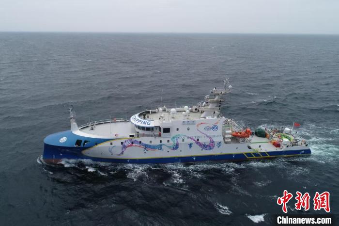 “新红专”轮致敬海上丝路文化巡展在大连起航