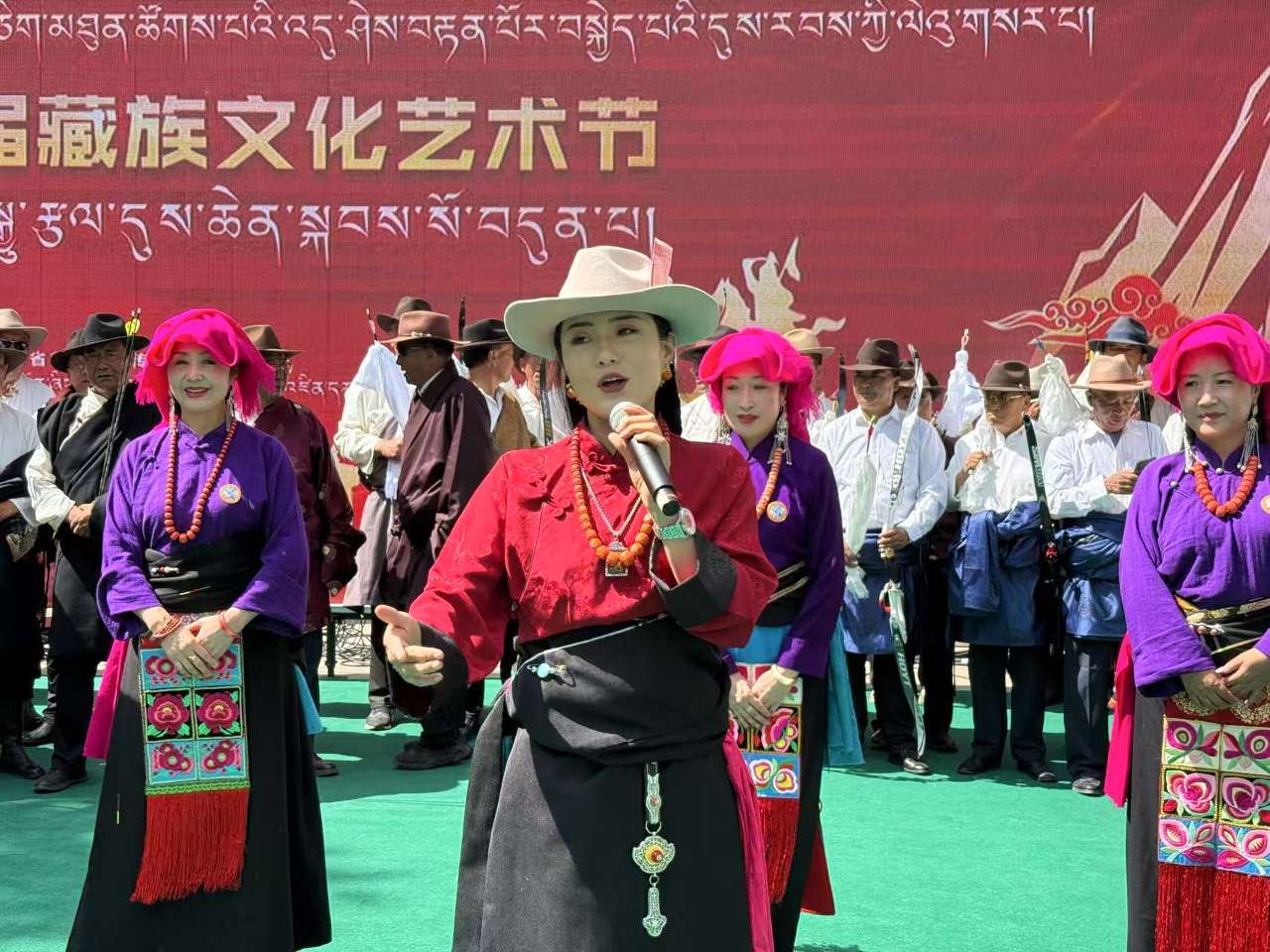 青海:西宁地区第三十七届藏族文化艺术节开幕 青海:西宁地区第三十七届藏族文化艺术节开幕