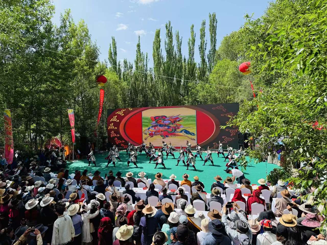 青海:西宁地区第三十七届藏族文化艺术节开幕 青海:西宁地区第三十七届藏族文化艺术节开幕