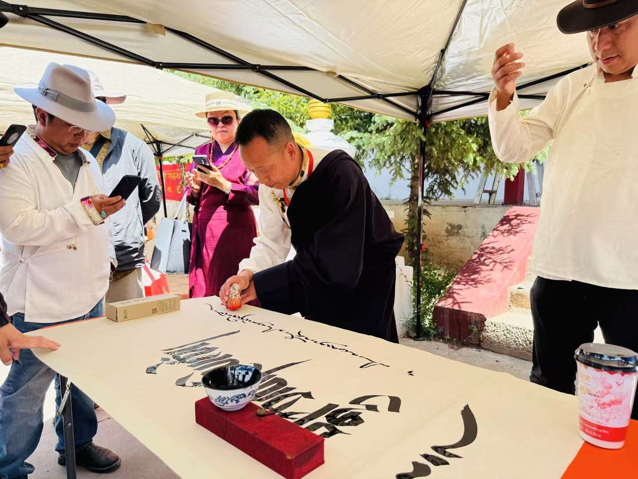 青海:西宁地区第三十七届藏族文化艺术节开幕 青海:西宁地区第三十七届藏族文化艺术节开幕
