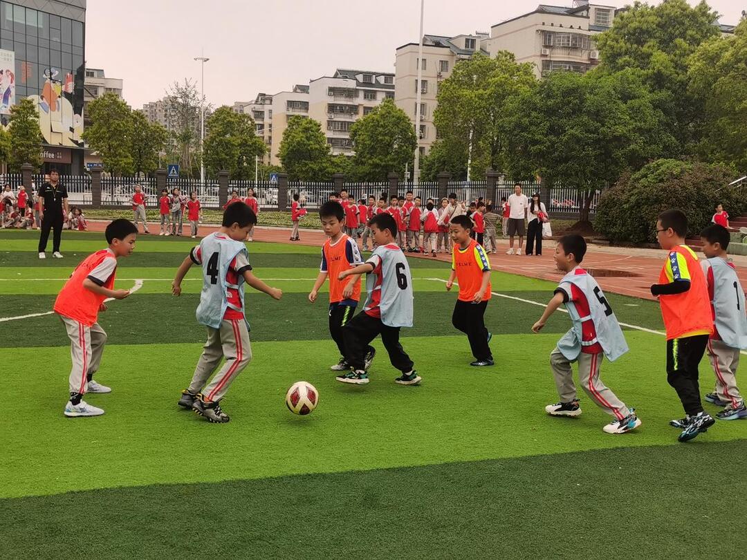 岳阳东城小学：以球砺志传薪火 争做时代“超少年”