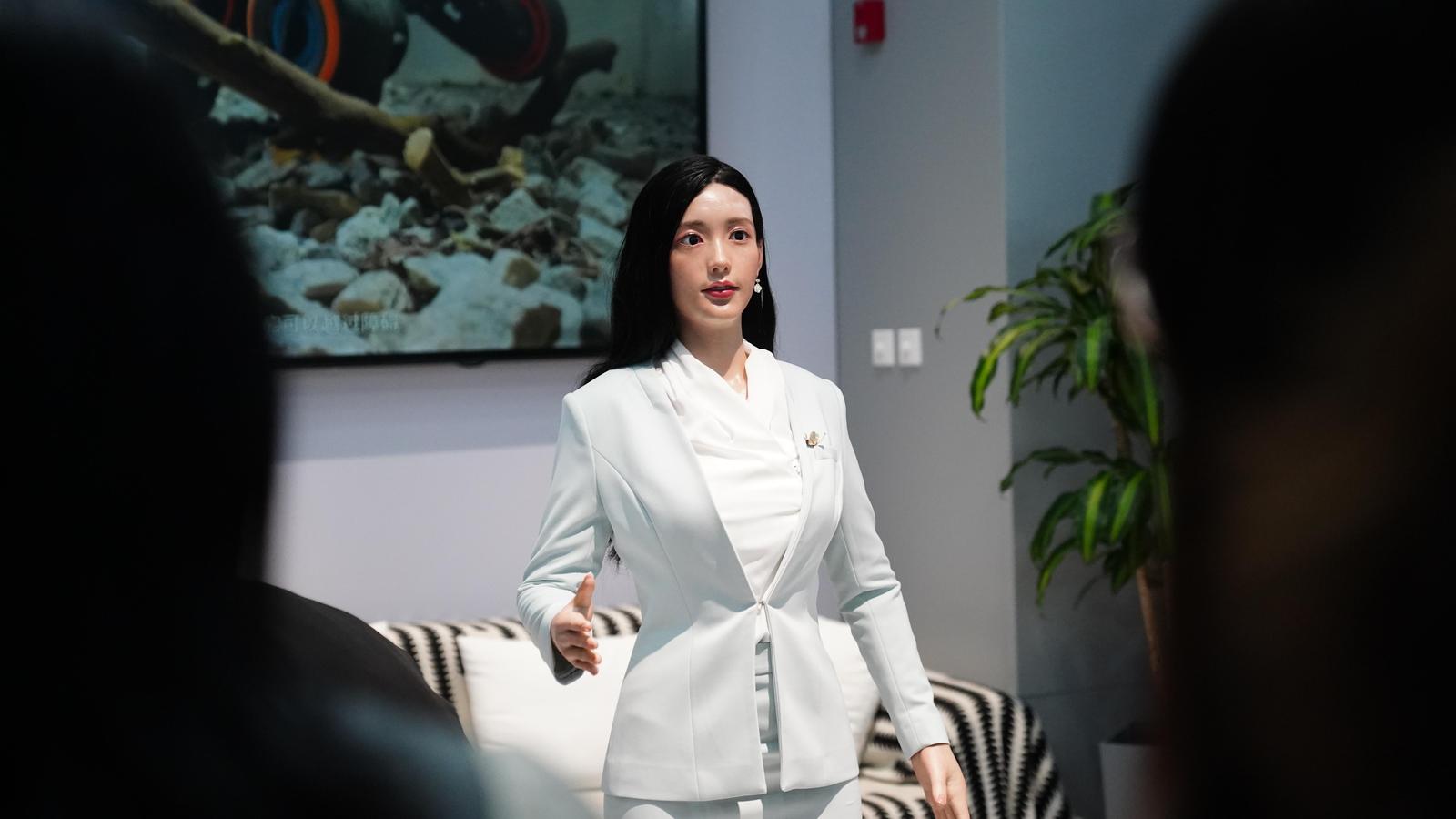 活力中国调研行丨在北京,机器人“闯”出大世界 活力中国调研行丨在北京,机器人“闯”出大世界