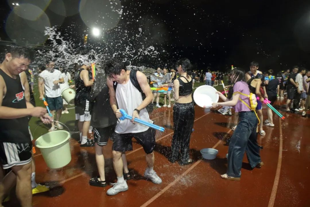 华中农业大学：奔跑赴锦程 水花致青春